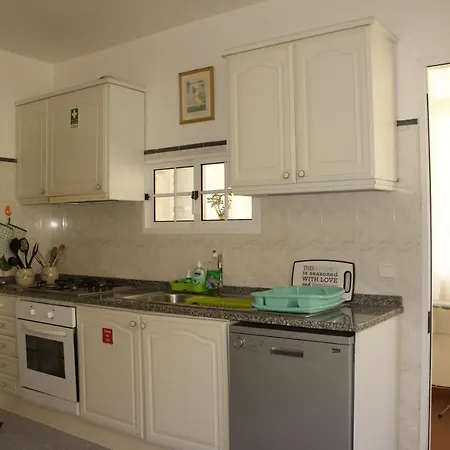 Ivone Madeira Tatil Evi *